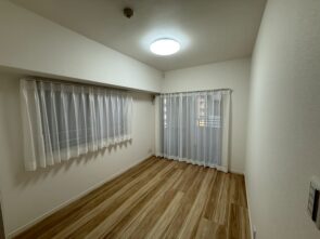 洋室5.1帖　クローゼット収納、バルコニー付の居室です