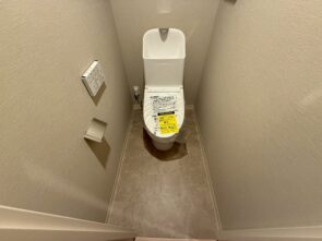温水洗浄便座付きトイレ