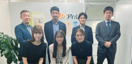 こちらの集合写真を差し替えてください